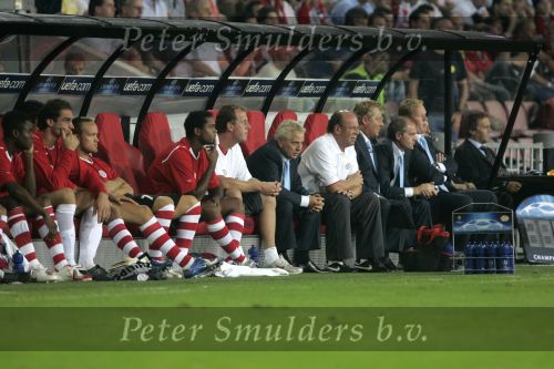 Eindhoven, 12 September 2006 PSV-FC Liverpool. 1e wedstrijd in de Champions League Seizoen 2006/2007 eindstand 0-0
Op de spelersbank bij PSV voor de eerste maal Patrick Kluivert, verder nog Eric Addo, Mika Vayrynen, Oscar moens, Tjaarda Weber, Mart v d Heuvel, Tonny Bruins Slot, Jan Wouters en |Ronald Koeman.