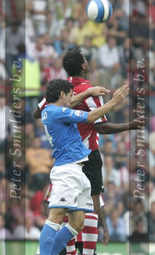 Eindhoven, 17 September 2006
Kompetitiewedstrijd PSV-Feyenoord, eindstand 2-1
Patrick Kluivert zijn eerste wedstrijd als invaller in kopduel met Sebastian Pardo