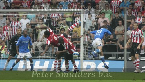 Eindhoven, 17 September 2006
Kompetitiewedstrijd PSV-Feyenoord, eindstand 2-1
Patrick Kluivert zijn eerste wedstrijd als invaller blesseert zijn ploeggenoot Jefferson Farfan