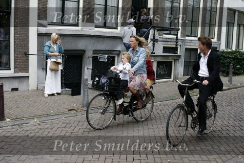 Amsterdam 2 september 2006
Tjeerd Oosterhuis en Edsilia Rombley trouwen in de Rode hoed.
Pieter Kuijpers met vrouw en kinderen