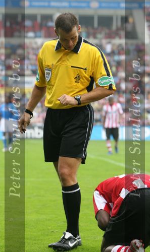 Eindhoven, 17 September 2006
Kompetitiewedstrijd PSV-Feyenoord, eindstand 2-1
Scheidsrechter Pieter Vink
