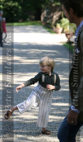 Apeldoorn, 9 September 2006
Fotosessie bij Kasteel \'t Loo 
Prins Lucas voetballend met zijn papa