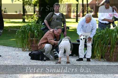 Apeldoorn, 9 September 2006
Fotosessie bij Kasteel \'t Loo 
Prinses Lucas in gesprek met de man van de RVD en enkele fotografen
o.a. Marcel Antonisse van het ANP