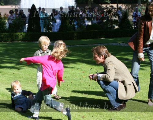 Apeldoorn, 9 September 2006
Fotosessie bij Kasteel \'t Loo met Prins Maurits en Prinses Marilene met hun kinderen Prinses Anna, Prins Lucas en Prinses Felicia.