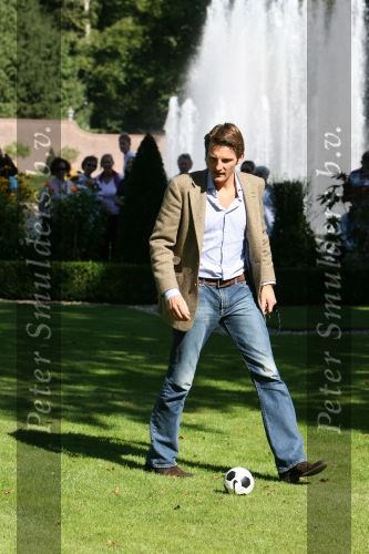Apeldoorn, 9 September 2006
Fotosessie bij Kasteel \'t Loo met Prins Maurits voetbal