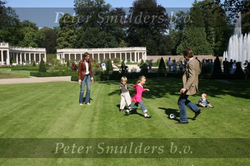 Apeldoorn, 9 September 2006
Fotosessie bij Kasteel \'t Loo met Prins Maurits en Prinses Marilene met hun kinderen Prinses Anna, Prins Lucas en Prinses Felicia.