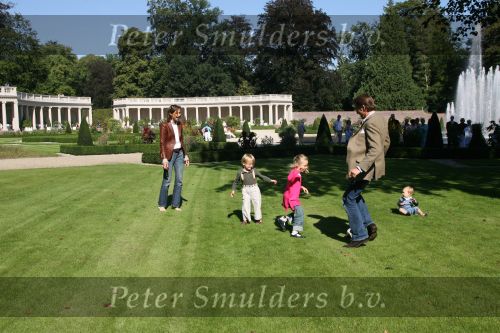 Apeldoorn, 9 September 2006
Fotosessie bij Kasteel \'t Loo met Prins Maurits en Prinses Marilene met hun kinderen Prinses Anna, Prins Lucas en Prinses Felicia.