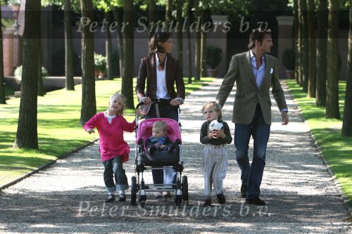 Apeldoorn, 9 September 2006
Fotosessie bij Kasteel \'t Loo met Prins Maurits en Prinses Marilene met hun kinderen Prinses Anna, Prins Lucas en Prinses Felicia.