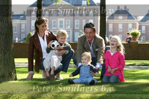 Apeldoorn, 9 September 2006
Fotosessie bij Kasteel \'t Loo met Prins Maurits en Prinses Marilene met hun kinderen Prinses Anna, Prins Lucas en Prinses Felicia.