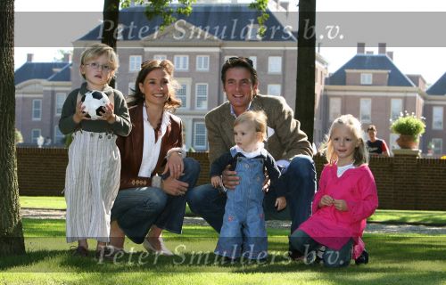 Apeldoorn, 9 September 2006
Fotosessie bij Kasteel \'t Loo met Prins Maurits en Prinses Marilene met hun kinderen Prinses Anna, Prins Lucas en Prinses Felicia.