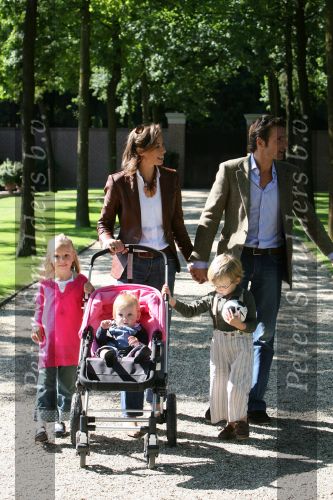 Apeldoorn, 9 September 2006
Fotosessie bij Kasteel \'t Loo met Prins Maurits en Prinses Marilene met hun kinderen Prinses Anna, Prins Lucas en Prinses Felicia.