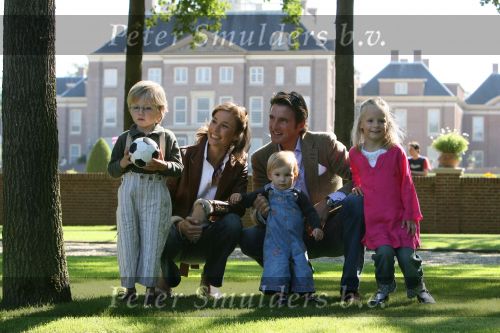 Apeldoorn, 9 September 2006
Fotosessie bij Kasteel \'t Loo met Prins Maurits en Prinses Marilene met hun kinderen Prinses Anna, Prins Lucas en Prinses Felicia.
