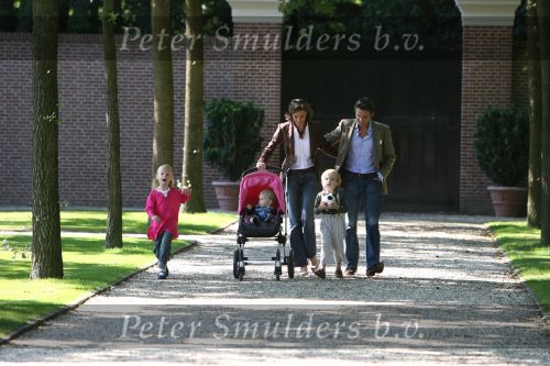 Apeldoorn, 9 September 2006
Fotosessie bij Kasteel \'t Loo met Prins Maurits en Prinses Marilene met hun kinderen Prinses Anna, Prins Lucas en Prinses Felicia.