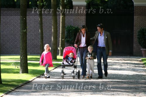 Apeldoorn, 9 September 2006
Fotosessie bij Kasteel \'t Loo met Prins Maurits en Prinses Marilene met hun kinderen Prinses Anna, Prins Lucas en Prinses Felicia.