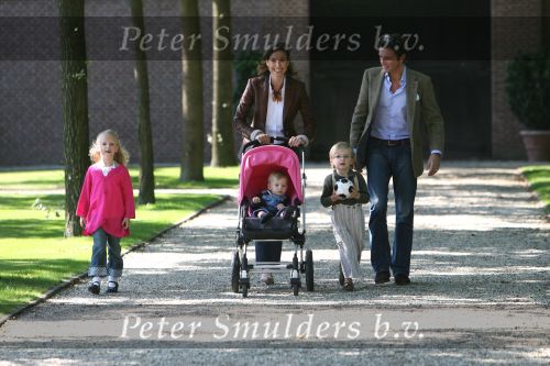 Apeldoorn, 9 September 2006
Fotosessie bij Kasteel \'t Loo met Prins Maurits en Prinses Marilene met hun kinderen Prinses Anna, Prins Lucas en Prinses Felicia.