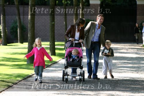 Apeldoorn, 9 September 2006
Fotosessie bij Kasteel \'t Loo met Prins Maurits en Prinses Marilene met hun kinderen Prinses Anna, Prins Lucas en Prinses Felicia.