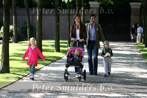 Apeldoorn, 9 September 2006
Fotosessie bij Kasteel \'t Loo met Prins Maurits en Prinses Marilene met hun kinderen Prinses Anna, Prins Lucas en Prinses Felicia.