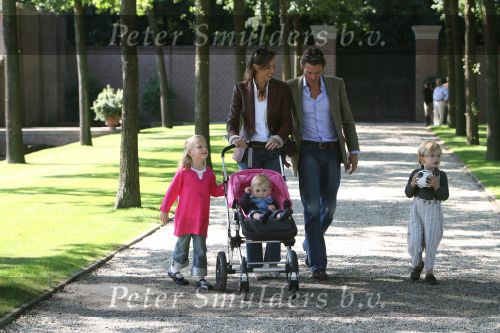 Apeldoorn, 9 September 2006
Fotosessie bij Kasteel \'t Loo met Prins Maurits en Prinses Marilene met hun kinderen Prinses Anna, Prins Lucas en Prinses Felicia.
