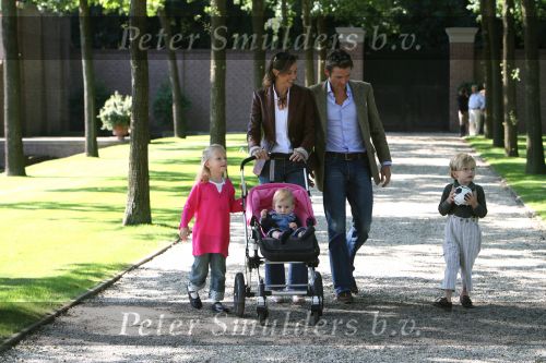 Apeldoorn, 9 September 2006
Fotosessie bij Kasteel \'t Loo met Prins Maurits en Prinses Marilene met hun kinderen Prinses Anna, Prins Lucas en Prinses Felicia.