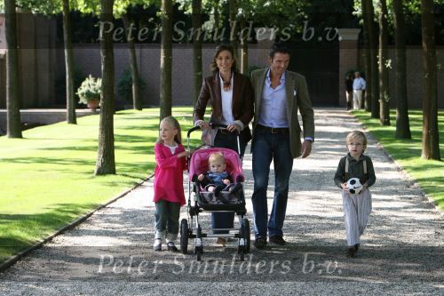 Apeldoorn, 9 September 2006
Fotosessie bij Kasteel \'t Loo met Prins Maurits en Prinses Marilene met hun kinderen Prinses Anna, Prins Lucas en Prinses Felicia.