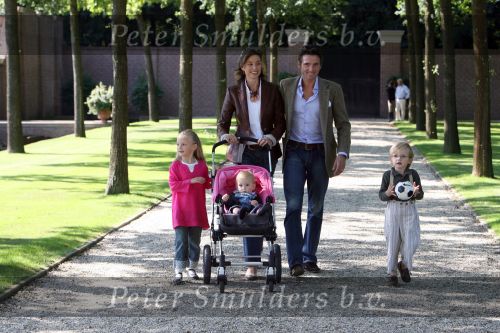 Apeldoorn, 9 September 2006
Fotosessie bij Kasteel \'t Loo met Prins Maurits en Prinses Marilene met hun kinderen Prinses Anna, Prins Lucas en Prinses Felicia.