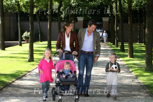 Apeldoorn, 9 September 2006
Fotosessie bij Kasteel \'t Loo met Prins Maurits en Prinses Marilene met hun kinderen Prinses Anna, Prins Lucas en Prinses Felicia.
