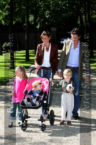 Apeldoorn, 9 September 2006
Fotosessie bij Kasteel \'t Loo met Prins Maurits en Prinses Marilene met hun kinderen Prinses Anna, Prins Lucas en Prinses Felicia.