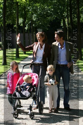 Apeldoorn, 9 September 2006
Fotosessie bij Kasteel \'t Loo met Prins Maurits en Prinses Marilene met hun kinderen Prinses Anna, Prins Lucas en Prinses Felicia.