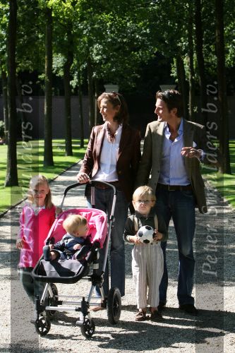 Apeldoorn, 9 September 2006
Fotosessie bij Kasteel \'t Loo met Prins Maurits en Prinses Marilene met hun kinderen Prinses Anna, Prins Lucas en Prinses Felicia.