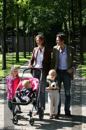 Apeldoorn, 9 September 2006
Fotosessie bij Kasteel \'t Loo met Prins Maurits en Prinses Marilene met hun kinderen Prinses Anna, Prins Lucas en Prinses Felicia.