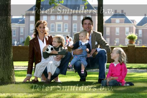 Apeldoorn, 9 September 2006
Fotosessie bij Kasteel \'t Loo met Prins Maurits en Prinses Marilene met hun kinderen Prinses Anna, Prins Lucas en Prinses Felicia.