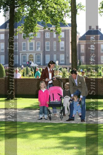 Apeldoorn, 9 September 2006
Fotosessie bij Kasteel \'t Loo met Prins Maurits en Prinses Marilene met hun kinderen Prinses Anna, Prins Lucas en Prinses Felicia.