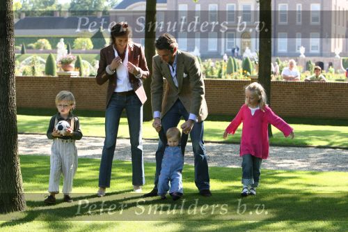 Apeldoorn, 9 September 2006
Fotosessie bij Kasteel \'t Loo met Prins Maurits en Prinses Marilene met hun kinderen Prinses Anna, Prins Lucas en Prinses Felicia.
