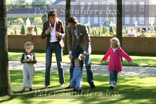 Apeldoorn, 9 September 2006
Fotosessie bij Kasteel \'t Loo met Prins Maurits en Prinses Marilene met hun kinderen Prinses Anna, Prins Lucas en Prinses Felicia.