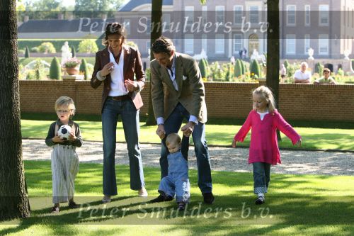 Apeldoorn, 9 September 2006
Fotosessie bij Kasteel \'t Loo met Prins Maurits en Prinses Marilene met hun kinderen Prinses Anna, Prins Lucas en Prinses Felicia.