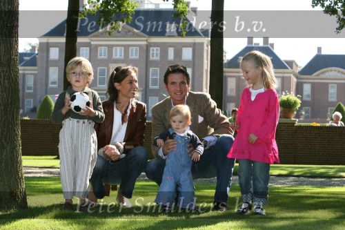 Apeldoorn, 9 September 2006
Fotosessie bij Kasteel \'t Loo met Prins Maurits en Prinses Marilene met hun kinderen Prinses Anna, Prins Lucas en Prinses Felicia.