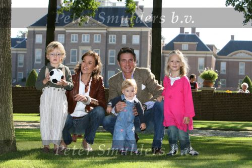Apeldoorn, 9 September 2006
Fotosessie bij Kasteel \'t Loo met Prins Maurits en Prinses Marilene met hun kinderen Prinses Anna, Prins Lucas en Prinses Felicia.