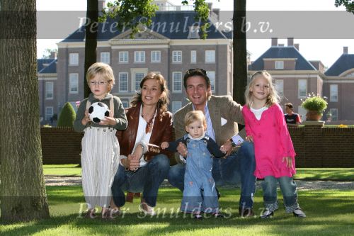 Apeldoorn, 9 September 2006
Fotosessie bij Kasteel \'t Loo met Prins Maurits en Prinses Marilene met hun kinderen Prinses Anna, Prins Lucas en Prinses Felicia.