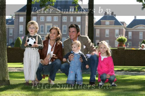 Apeldoorn, 9 September 2006
Fotosessie bij Kasteel \'t Loo met Prins Maurits en Prinses Marilene met hun kinderen Prinses Anna, Prins Lucas en Prinses Felicia.