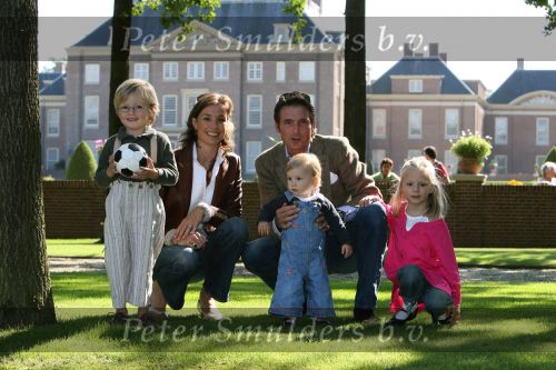 Apeldoorn, 9 September 2006
Fotosessie bij Kasteel \'t Loo met Prins Maurits en Prinses Marilene met hun kinderen Prinses Anna, Prins Lucas en Prinses Felicia.