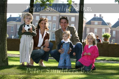Apeldoorn, 9 September 2006
Fotosessie bij Kasteel \'t Loo met Prins Maurits en Prinses Marilene met hun kinderen Prinses Anna, Prins Lucas en Prinses Felicia.