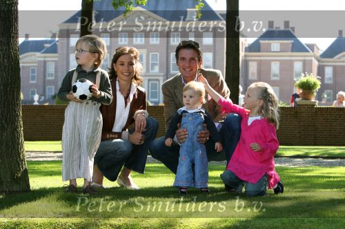 Apeldoorn, 9 September 2006
Fotosessie bij Kasteel \'t Loo met Prins Maurits en Prinses Marilene met hun kinderen Prinses Anna, Prins Lucas en Prinses Felicia.