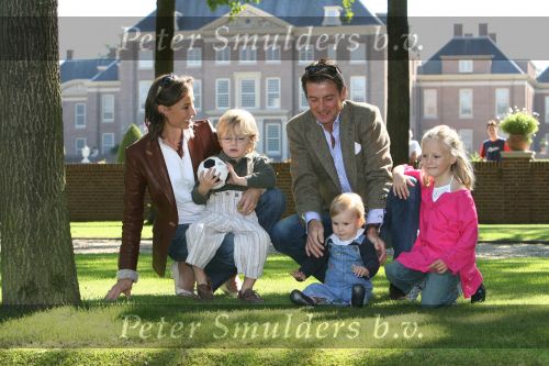 Apeldoorn, 9 September 2006
Fotosessie bij Kasteel \'t Loo met Prins Maurits en Prinses Marilene met hun kinderen Prinses Anna, Prins Lucas en Prinses Felicia.