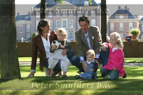 Apeldoorn, 9 September 2006
Fotosessie bij Kasteel \'t Loo met Prins Maurits en Prinses Marilene met hun kinderen Prinses Anna, Prins Lucas en Prinses Felicia.