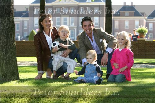 Apeldoorn, 9 September 2006
Fotosessie bij Kasteel \'t Loo met Prins Maurits en Prinses Marilene met hun kinderen Prinses Anna, Prins Lucas en Prinses Felicia.