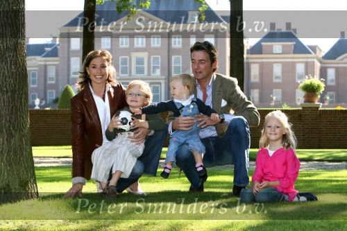 Apeldoorn, 9 September 2006
Fotosessie bij Kasteel \'t Loo met Prins Maurits en Prinses Marilene met hun kinderen Prinses Anna, Prins Lucas en Prinses Felicia.