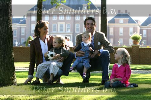 Apeldoorn, 9 September 2006
Fotosessie bij Kasteel \'t Loo met Prins Maurits en Prinses Marilene met hun kinderen Prinses Anna, Prins Lucas en Prinses Felicia.