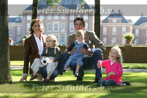 Apeldoorn, 9 September 2006
Fotosessie bij Kasteel \'t Loo met Prins Maurits en Prinses Marilene met hun kinderen Prinses Anna, Prins Lucas en Prinses Felicia.