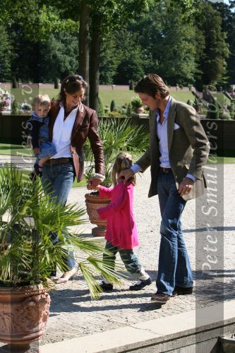Apeldoorn, 9 September 2006
Fotosessie bij Kasteel \'t Loo met Prins Maurits en Prinses Marilene met hun kinderen Prinses Anna, Prins Lucas en Prinses Felicia.
