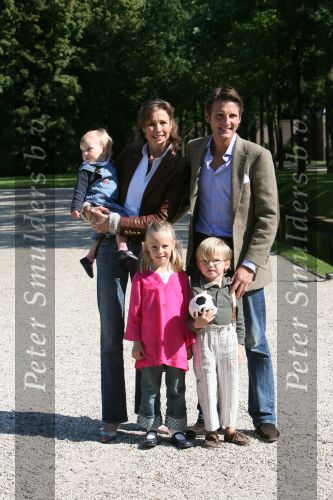 Apeldoorn, 9 September 2006
Fotosessie bij Kasteel \'t Loo met Prins Maurits en Prinses Marilene met hun kinderen Prinses Anna, Prins Lucas en Prinses Felicia.